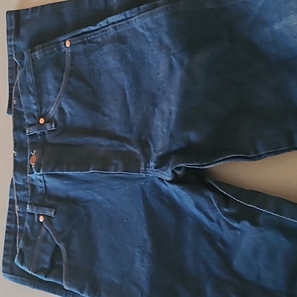 Wrangler Cowboy cut jeans.  13mwz. Washed once. Mens size 34x40.  Long inseam. - Picture 4 of 4